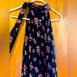 Floral sleeveless blouse